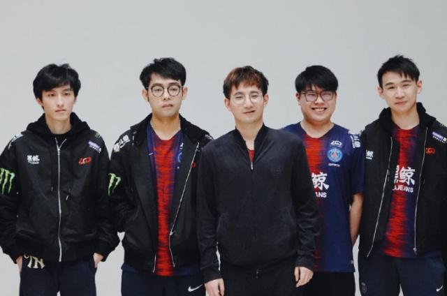 他们自集结 他们自集结