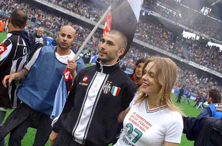 破摆脱夹击 破摆脱夹击